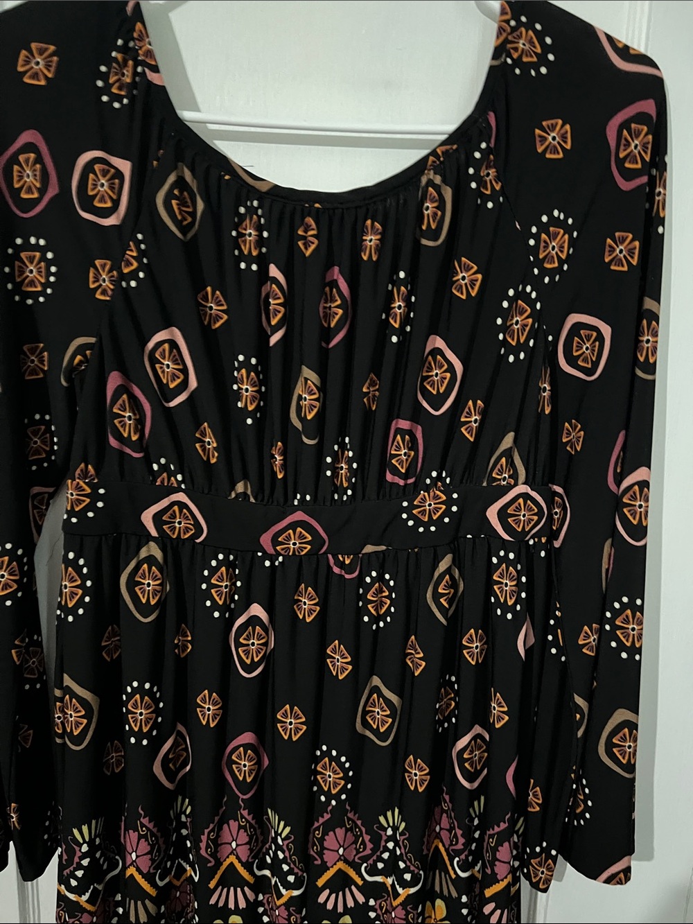 Black Patterned Long-Sleeve Scoop-Neck Dress with Belt - Picture 6 of 8